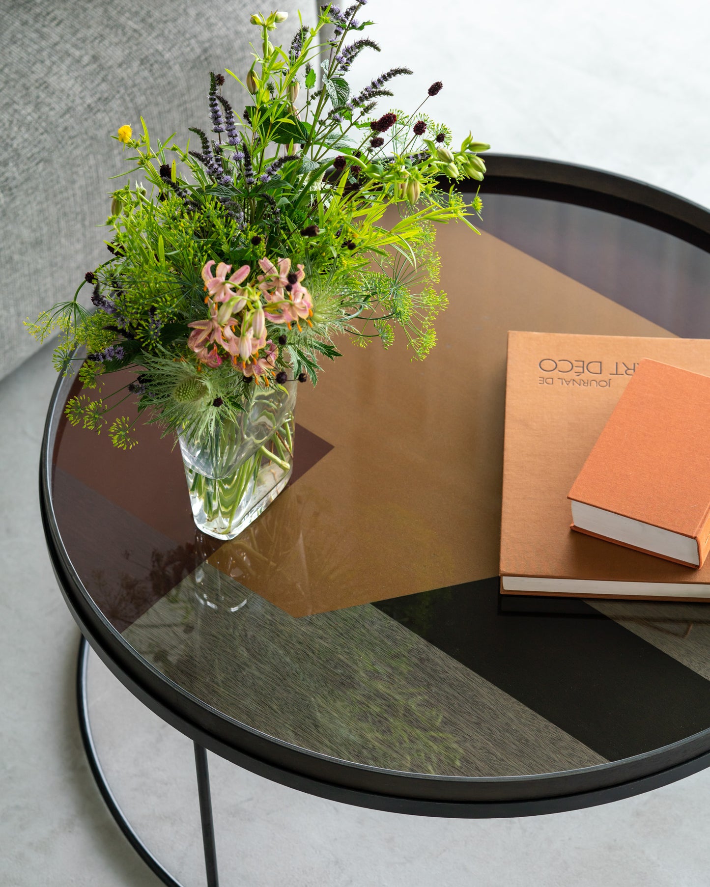 Angle glass tray