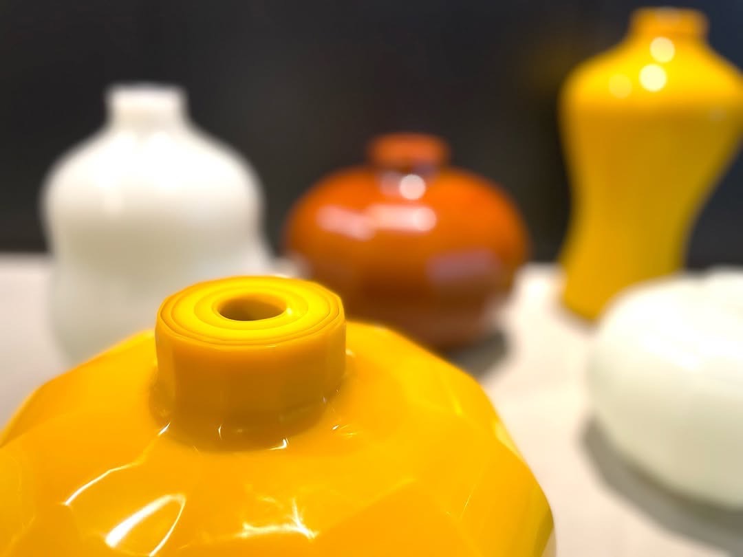 Peking Glass 玻璃花器 身形瓶