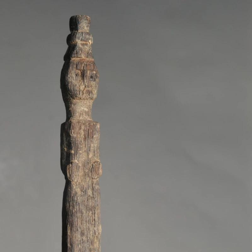 Wooden antique baguette statue