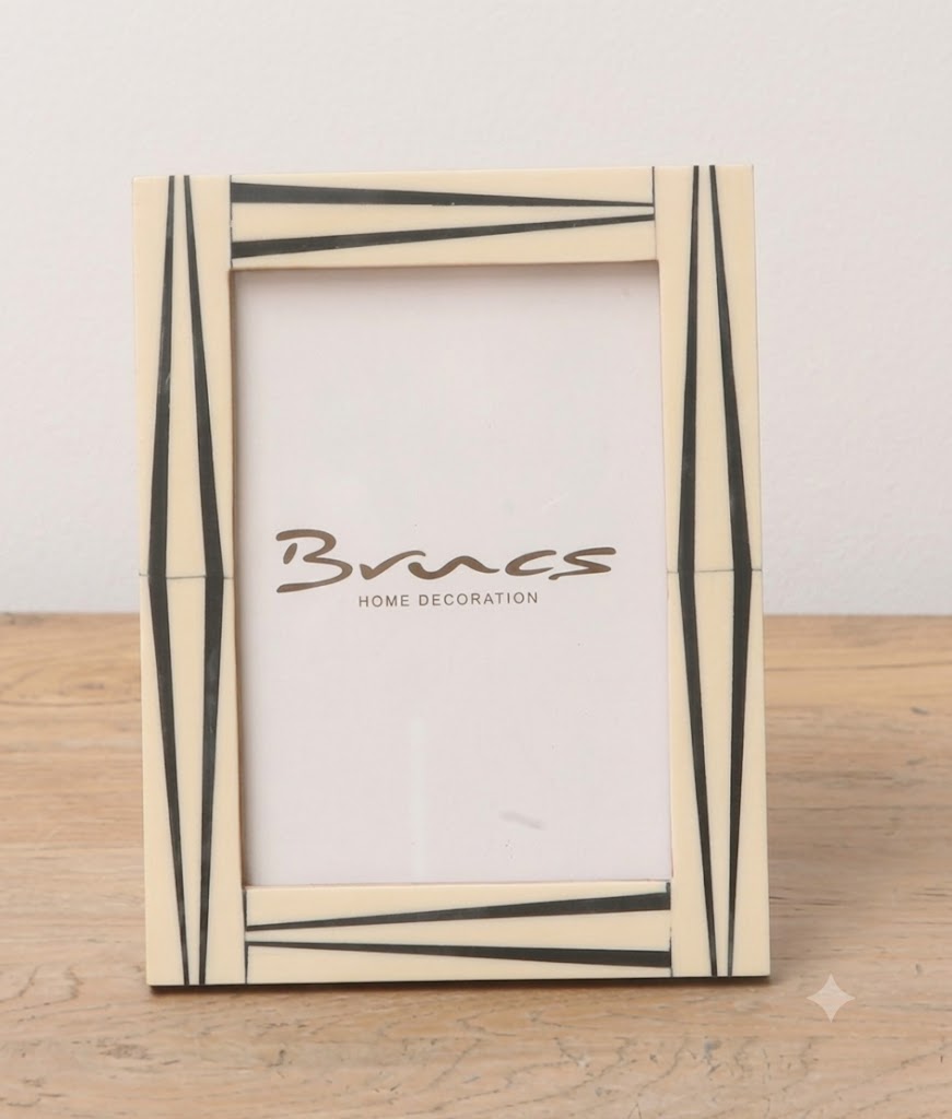 BLACK & WHITE RESIN PHOTO FRAME