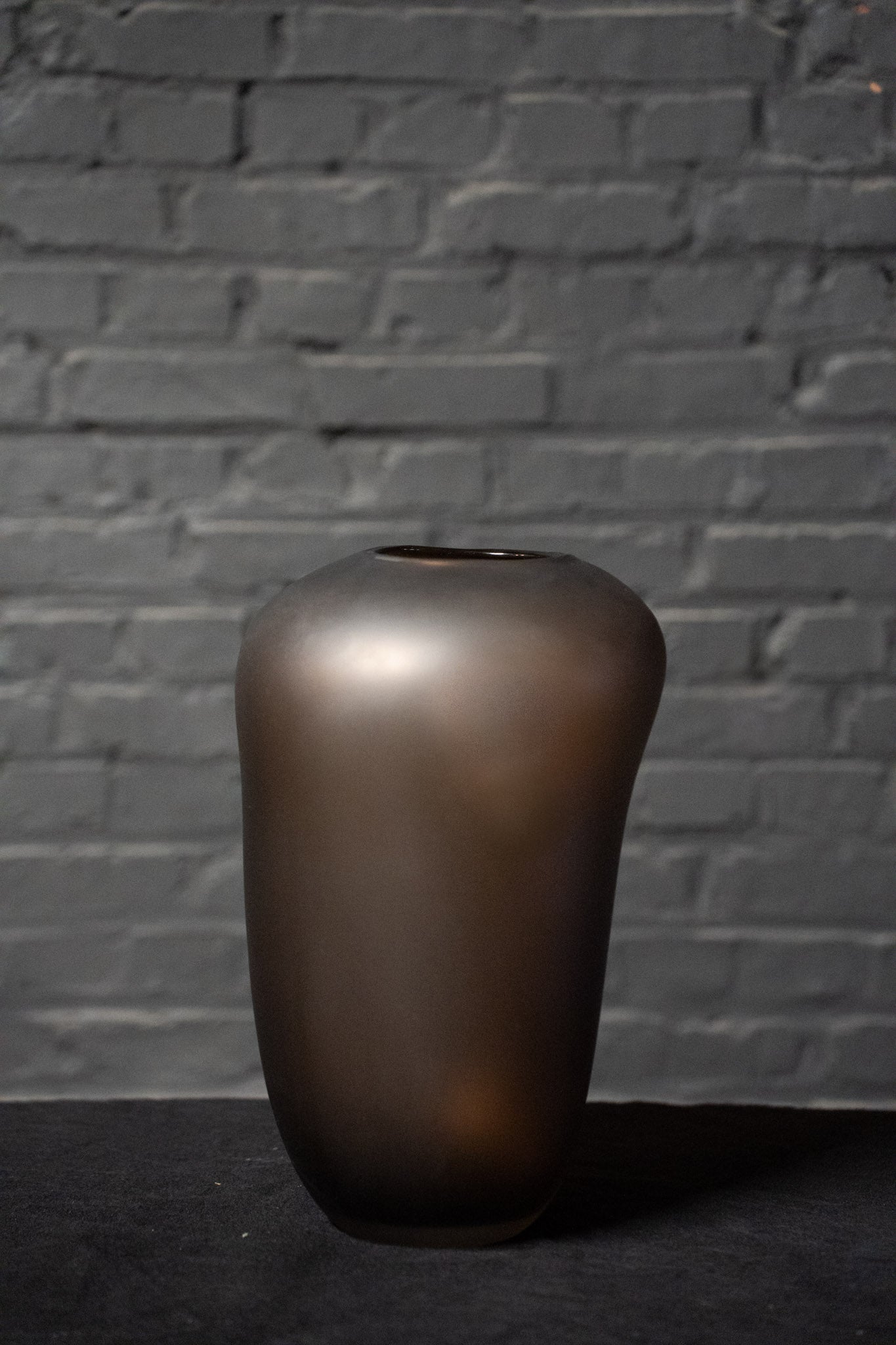 Vase Rune Brown