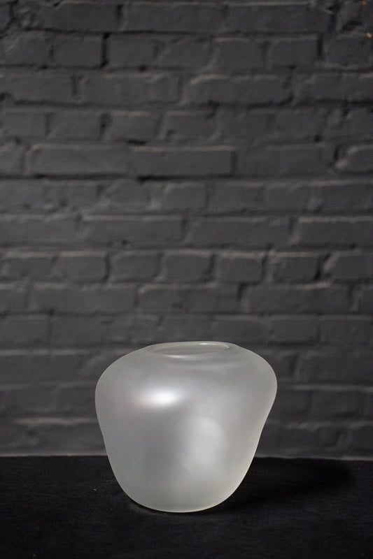 Vase Rune White