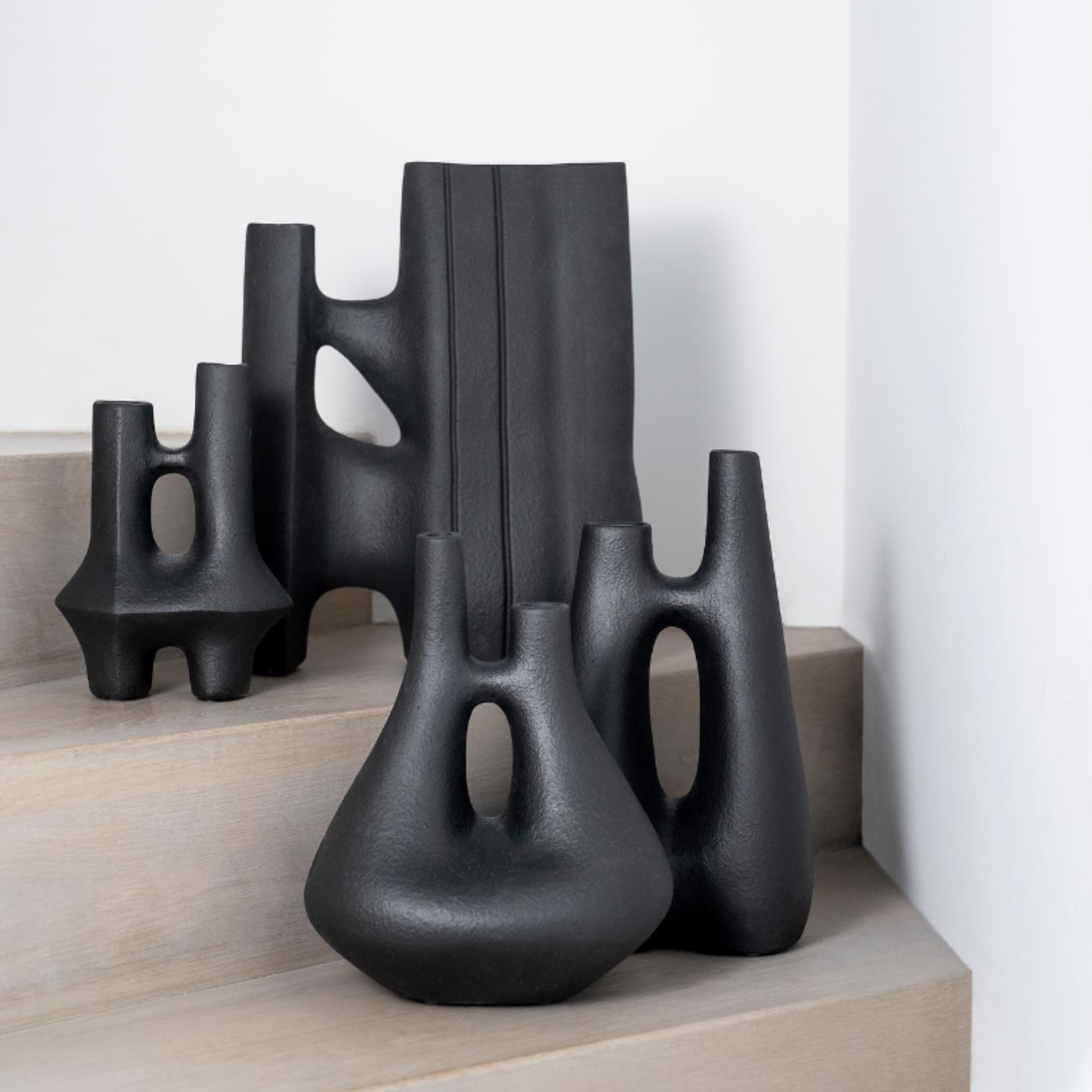 VERSMISSEN Linked 1 Vase Textured Black